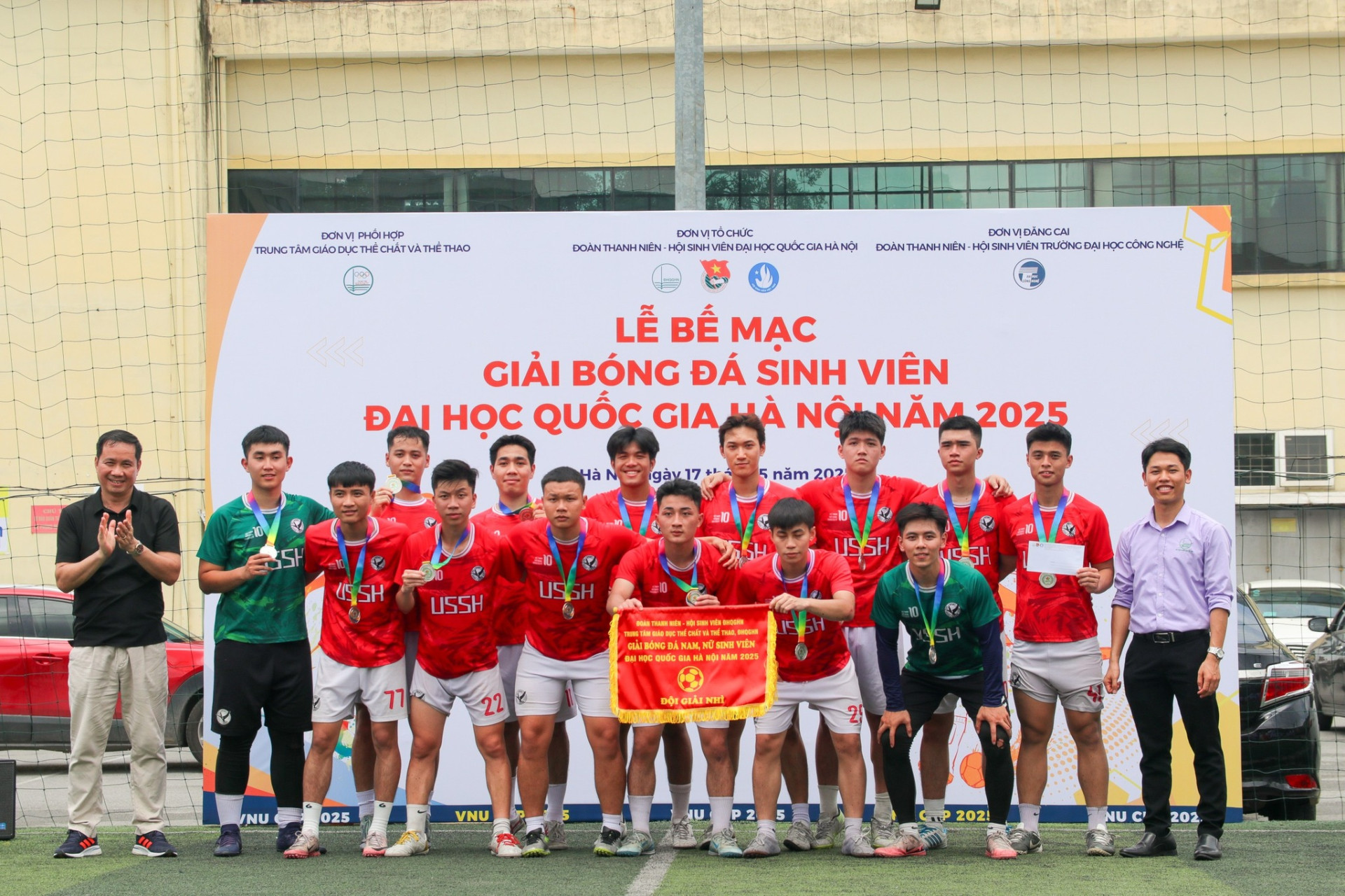 ĐỘI TUYỂN BÓNG ĐÁ NAM TRƯỜNG ĐẠI HỌC KHXH&NV ĐOẠT HUY CHƯƠNG BẠC GIẢI BÓNG ĐÁ SINH VIÊN ĐẠI HỌC QUỐC GIA HÀ NỘI