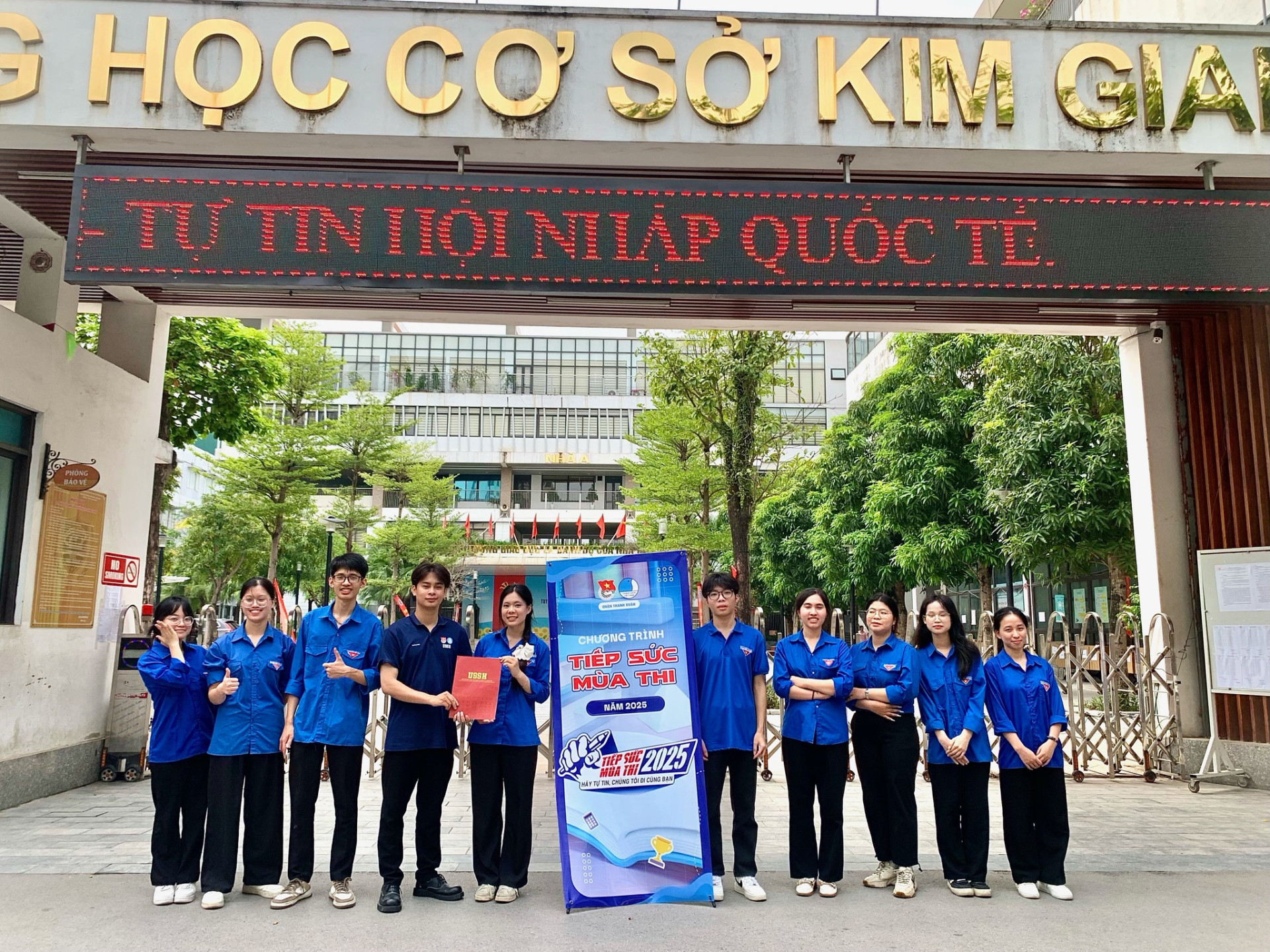"Tiếp sức mùa thi" vào 10 năm 2025: Dấu ấn của sự sẻ chia và đồng hành