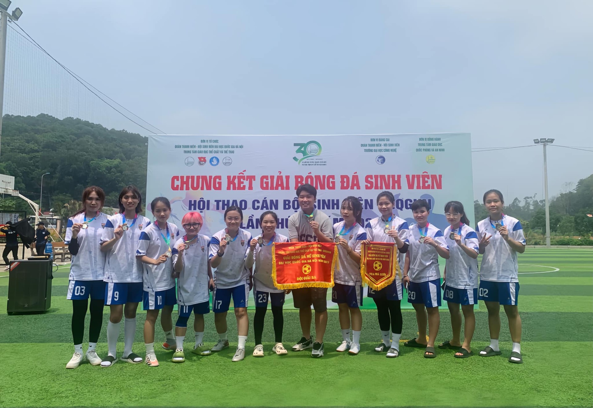 Đội bóng đá nữ Trường Đại học Khoa học Xã hội và Nhân văn đạt giải Ba giải bóng đá sinh viên Đại học Quốc gia Hà Nội 2023