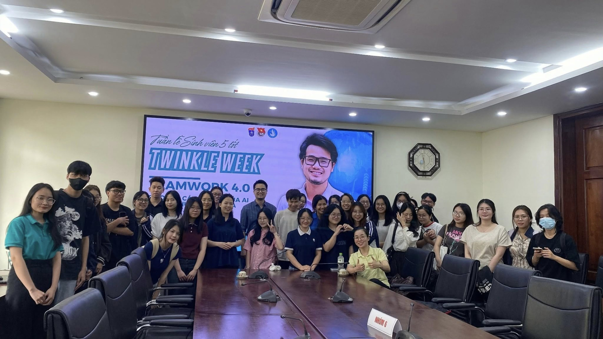 SỰ KIỆN "TEAMWORK 4.0: SỬ DỤNG AI TRONG THUYẾT TRÌNH LÀM VIỆC NHÓM"